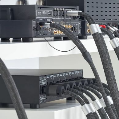 Силовой аудио кабель Inakustik Referenz Mains Cable, AC-2405 AIR, SHUKO - C19 UHQ, 2.0 m, 007651320