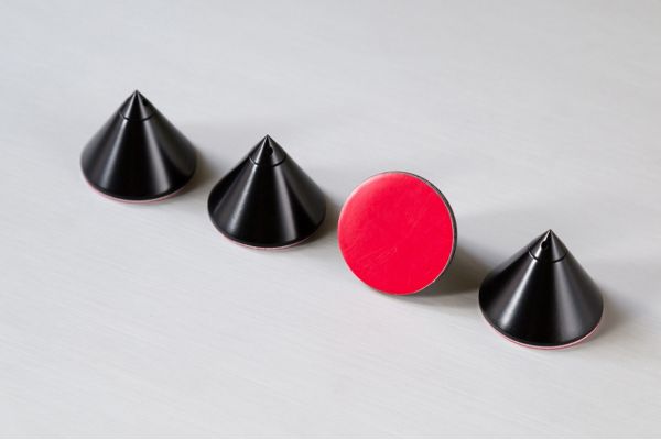 Конусы и диски под них Inakustik Pic Absorber.